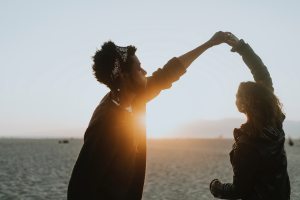 backlit-beach-bonding-1385752